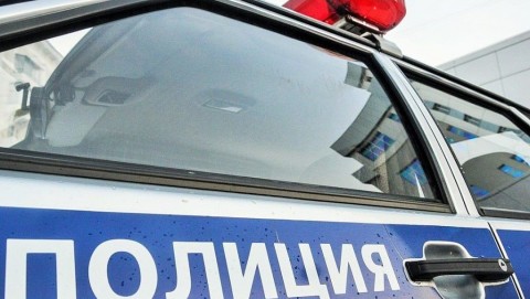 В Буздякском районе бдительный гражданин помог задержать пьяную женщину за рулём авто с тремя детьми